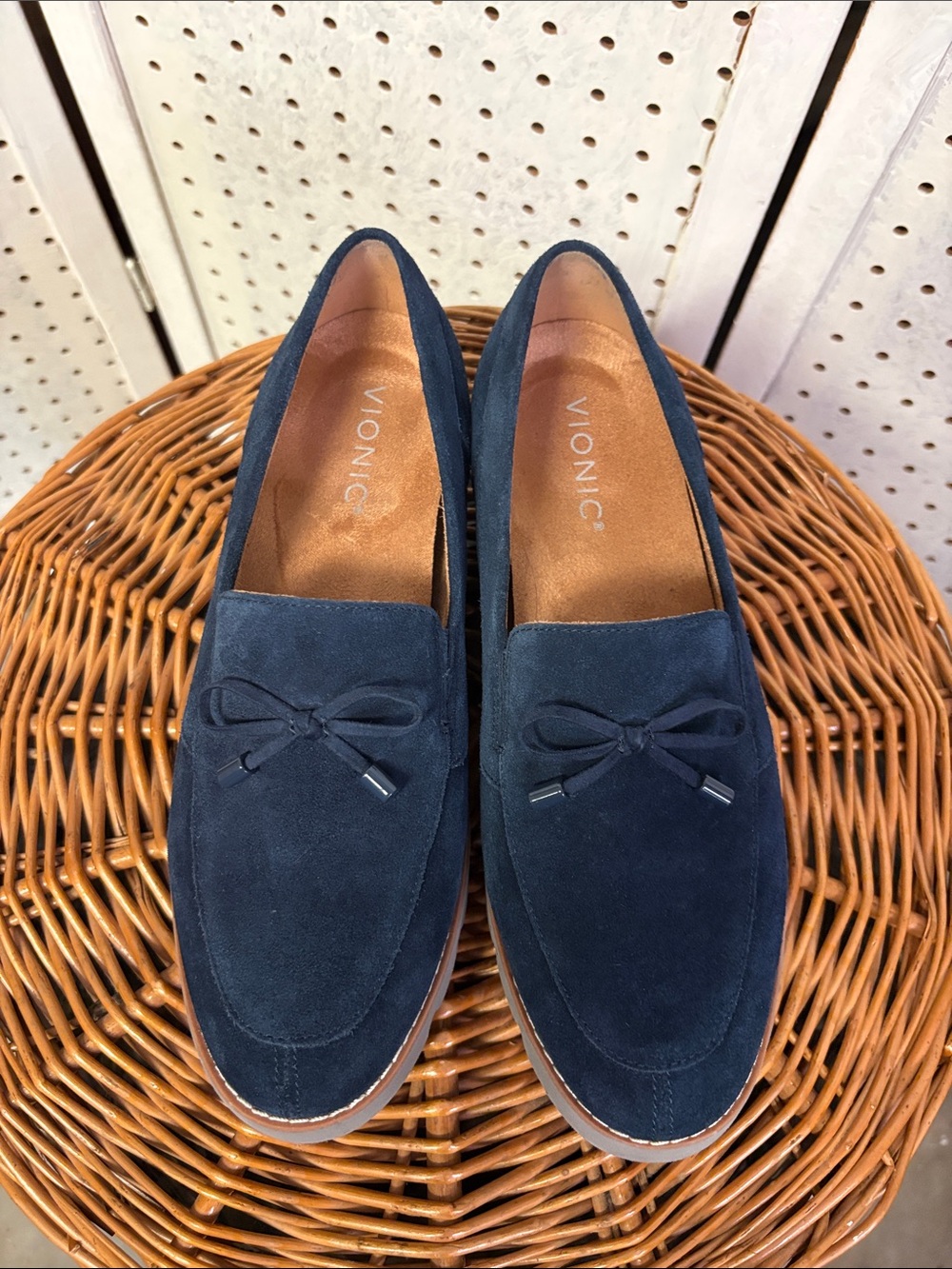 Vionic suede - Picture 3 of 9